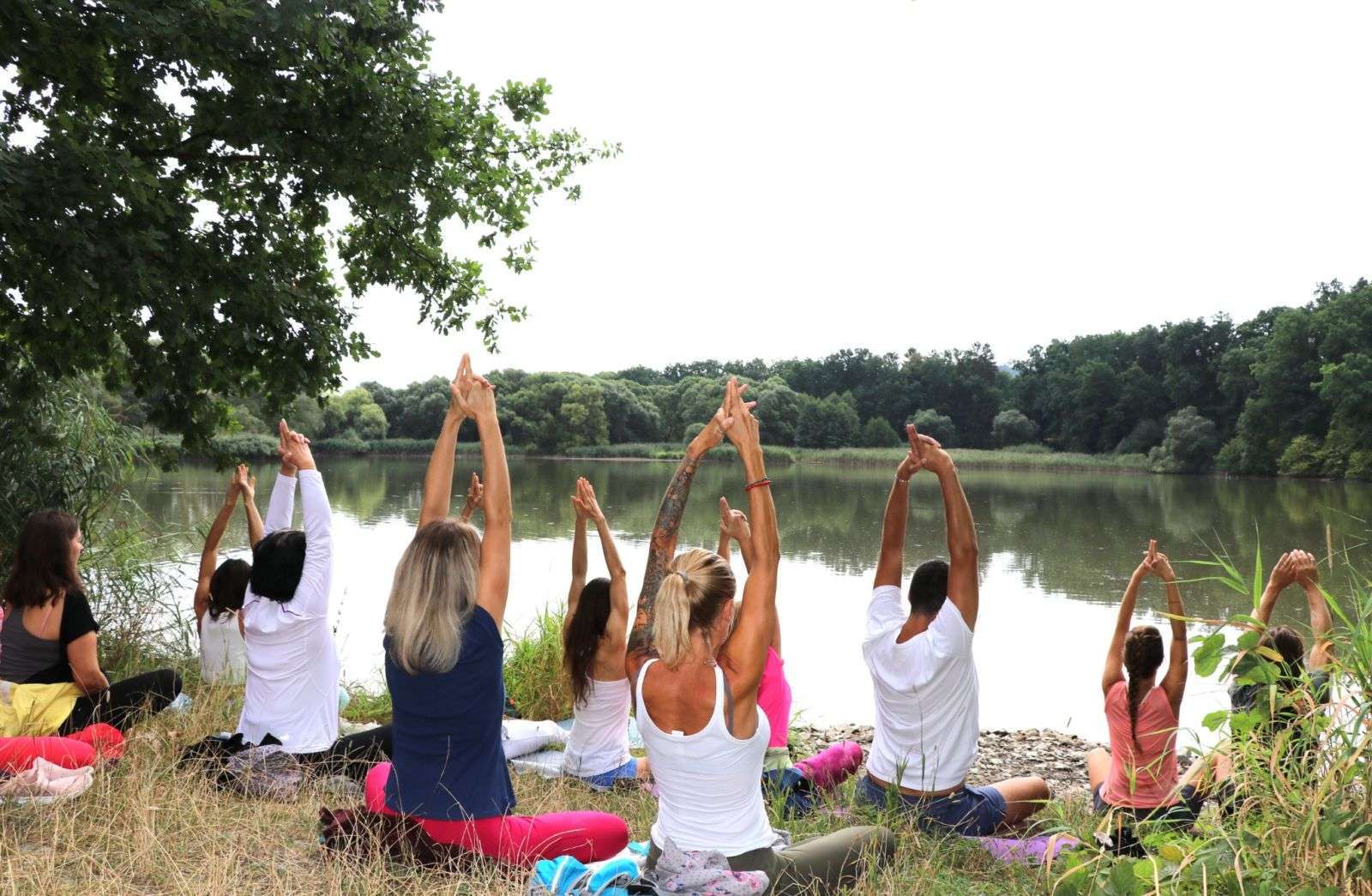 Mezinarodni jogovy retreat Svetelne kody Tala Caker-1